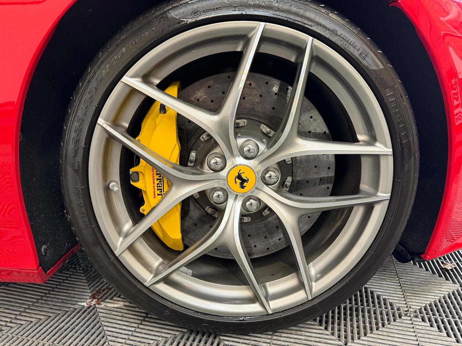 Used Ferrari F12 Berlinetta 2015 for sale - 76854950: Photo 11