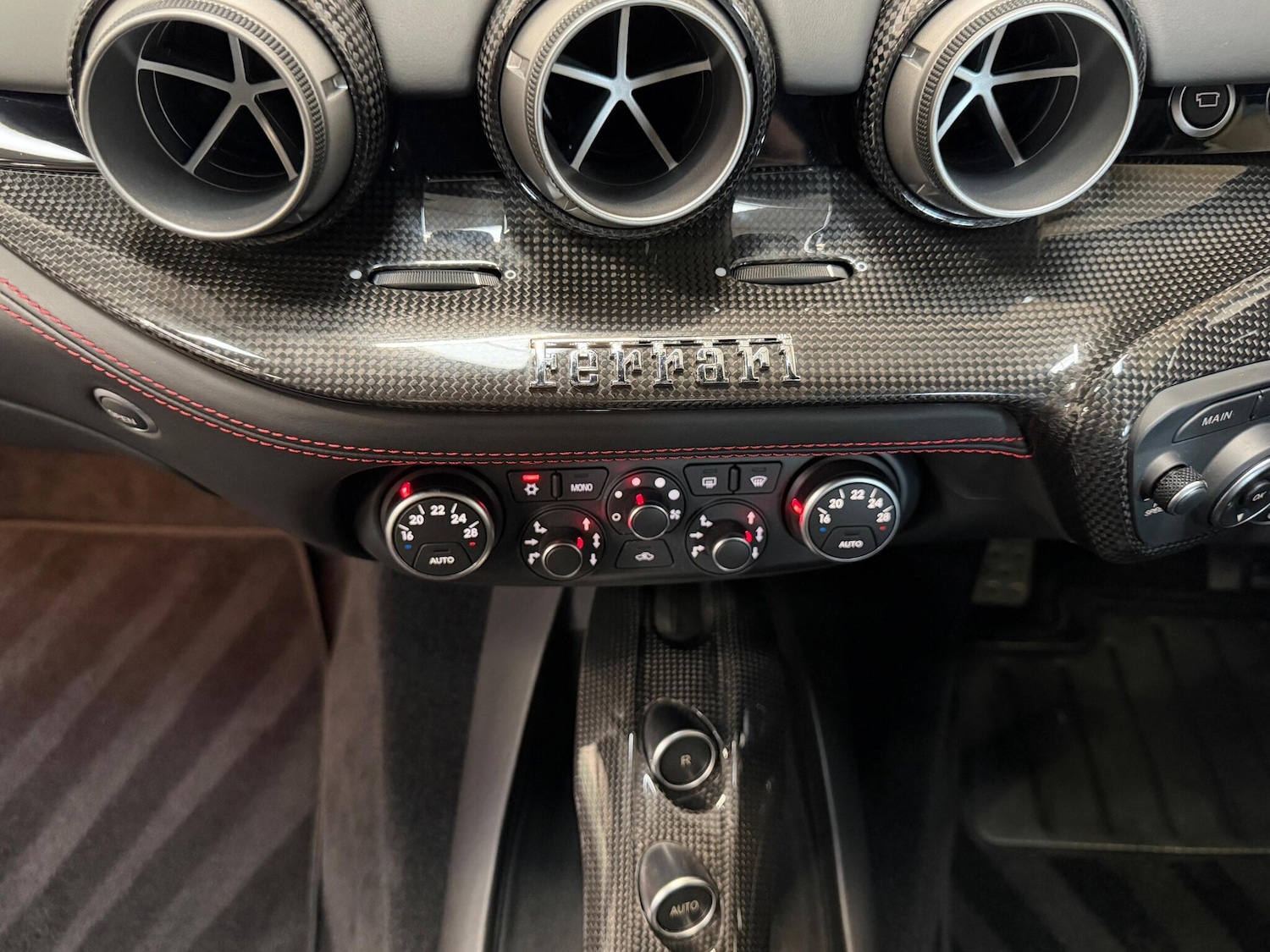 Used Ferrari F12 Berlinetta 2015 for sale - 76854950: Photo 13