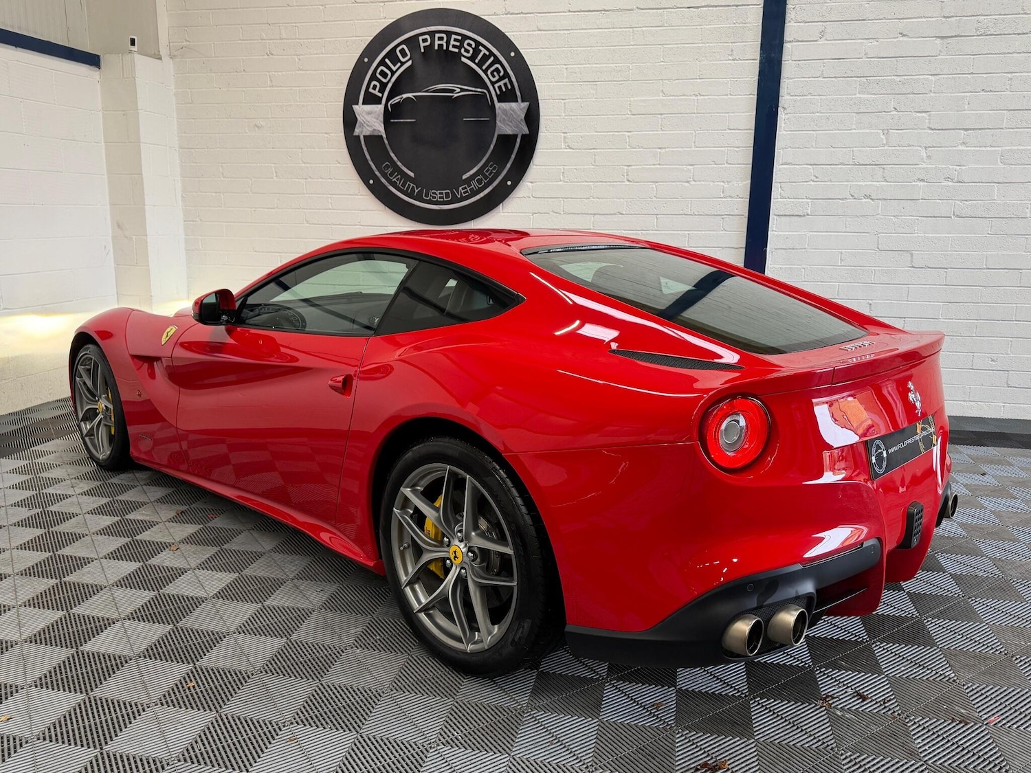 Used Ferrari F12 Berlinetta 2015 for sale - 76854950: Photo 2