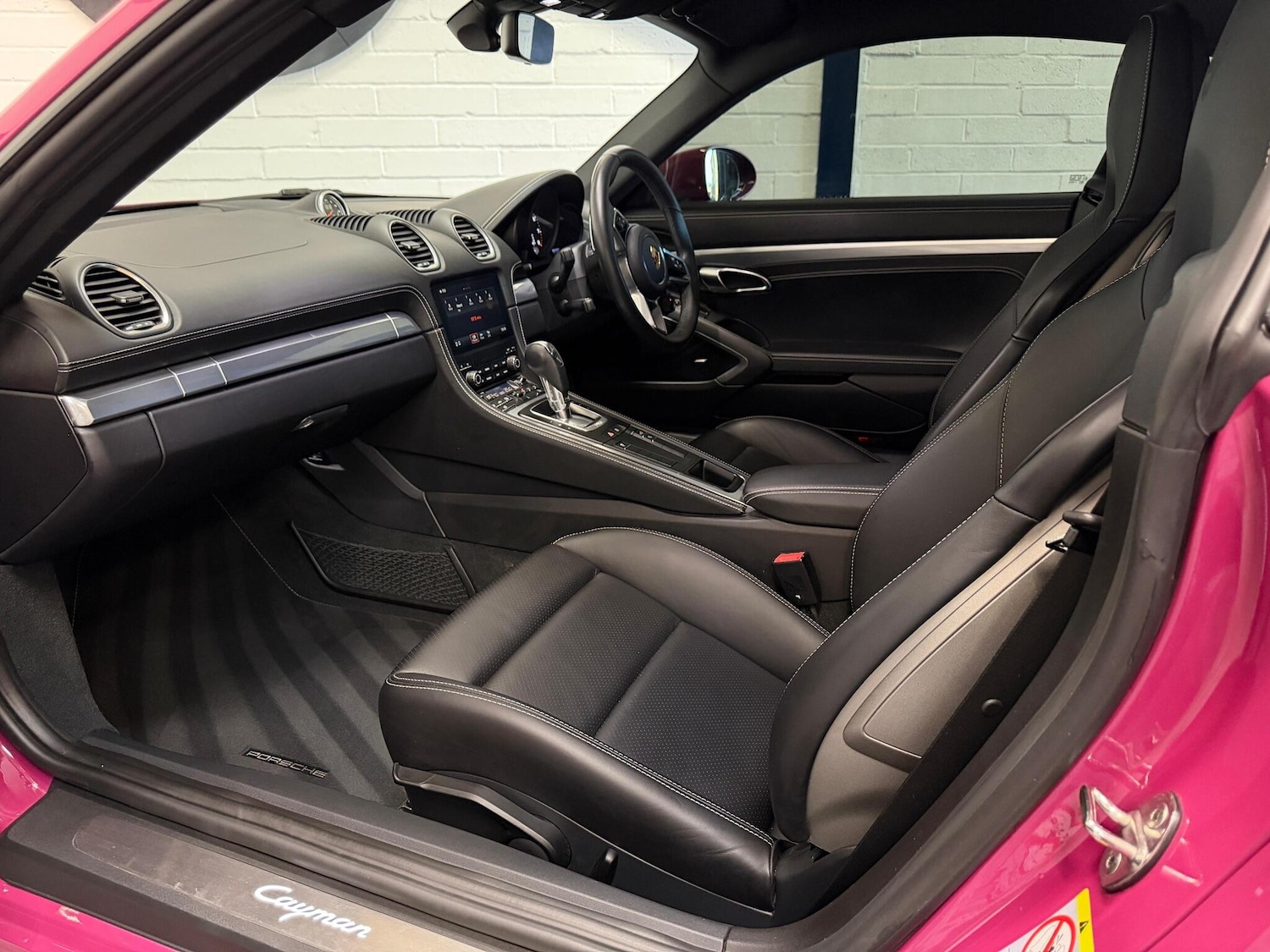 Used Porsche Cayman 2024 for sale - 76896430: Photo 3