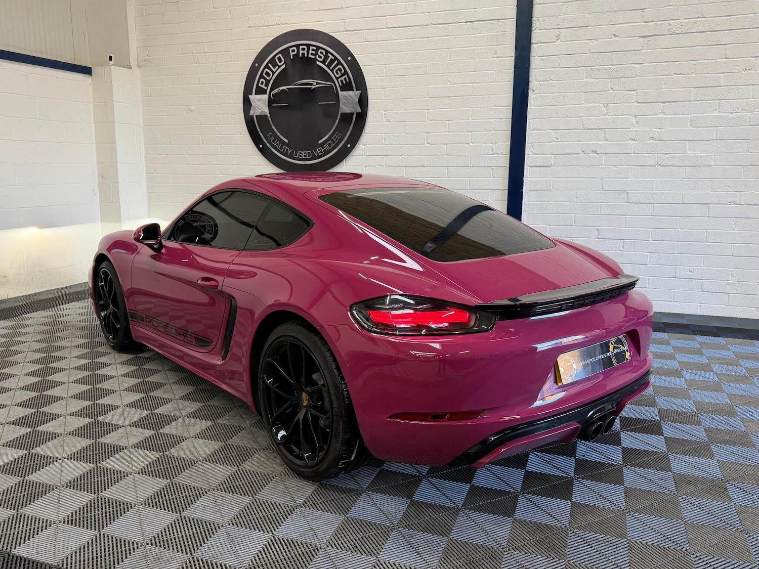 Used Porsche Cayman 2024 for sale - 76896430: Photo 8