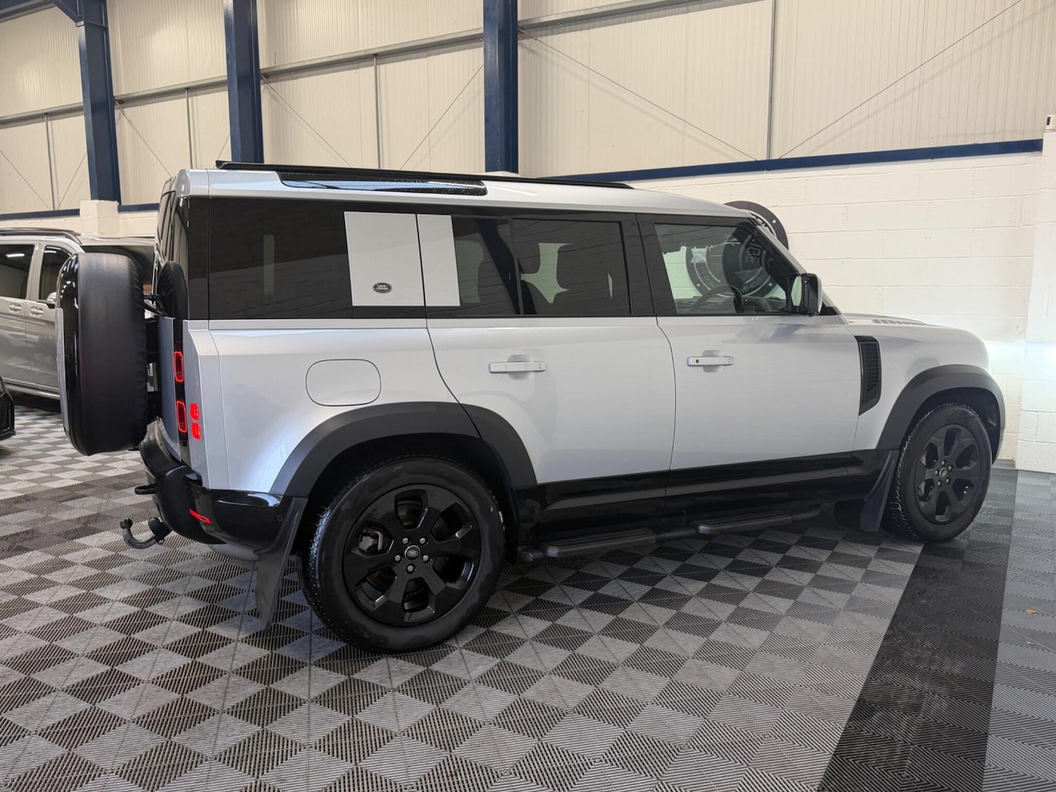 Used Land Rover Defender 2024 for sale - 77421223: Photo 13