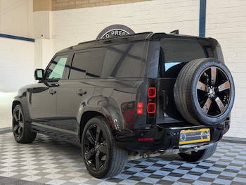 Used Land Rover Defender 110 2023 for sale - 79464085: Photo