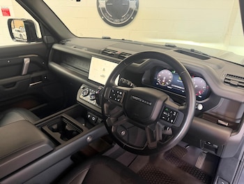 Used Land Rover Defender 110 2023 for sale - 79464085: Photo