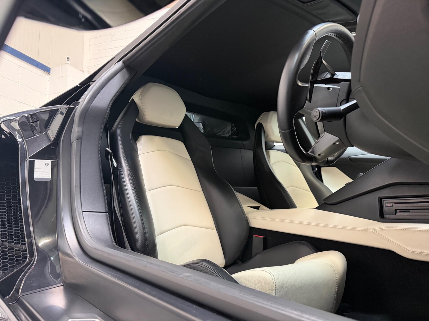 Used Lamborghini Aventador 2011 for sale - 78168270: Photo 11