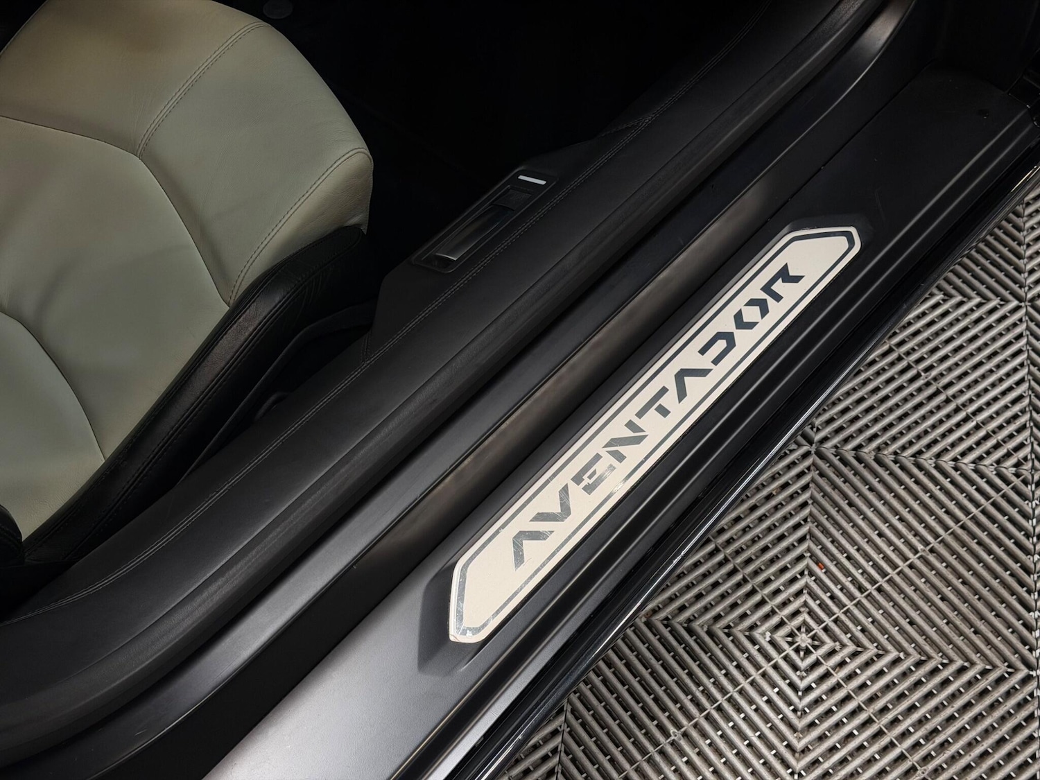 Used Lamborghini Aventador 2011 for sale - 78168270: Photo 15