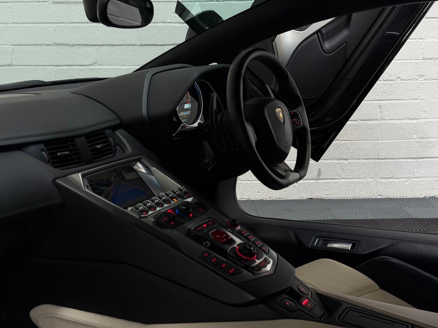 Used Lamborghini Aventador 2011 for sale - 78168270: Photo 27