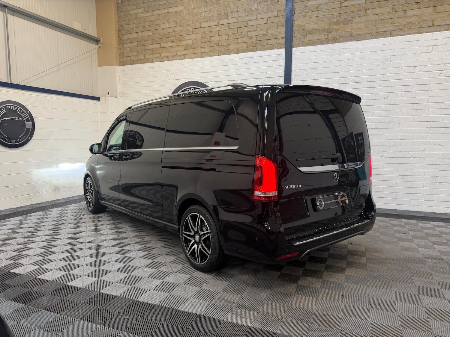 Used Mercedes-Benz V-Class 2017 for sale - 77951740: Photo 18