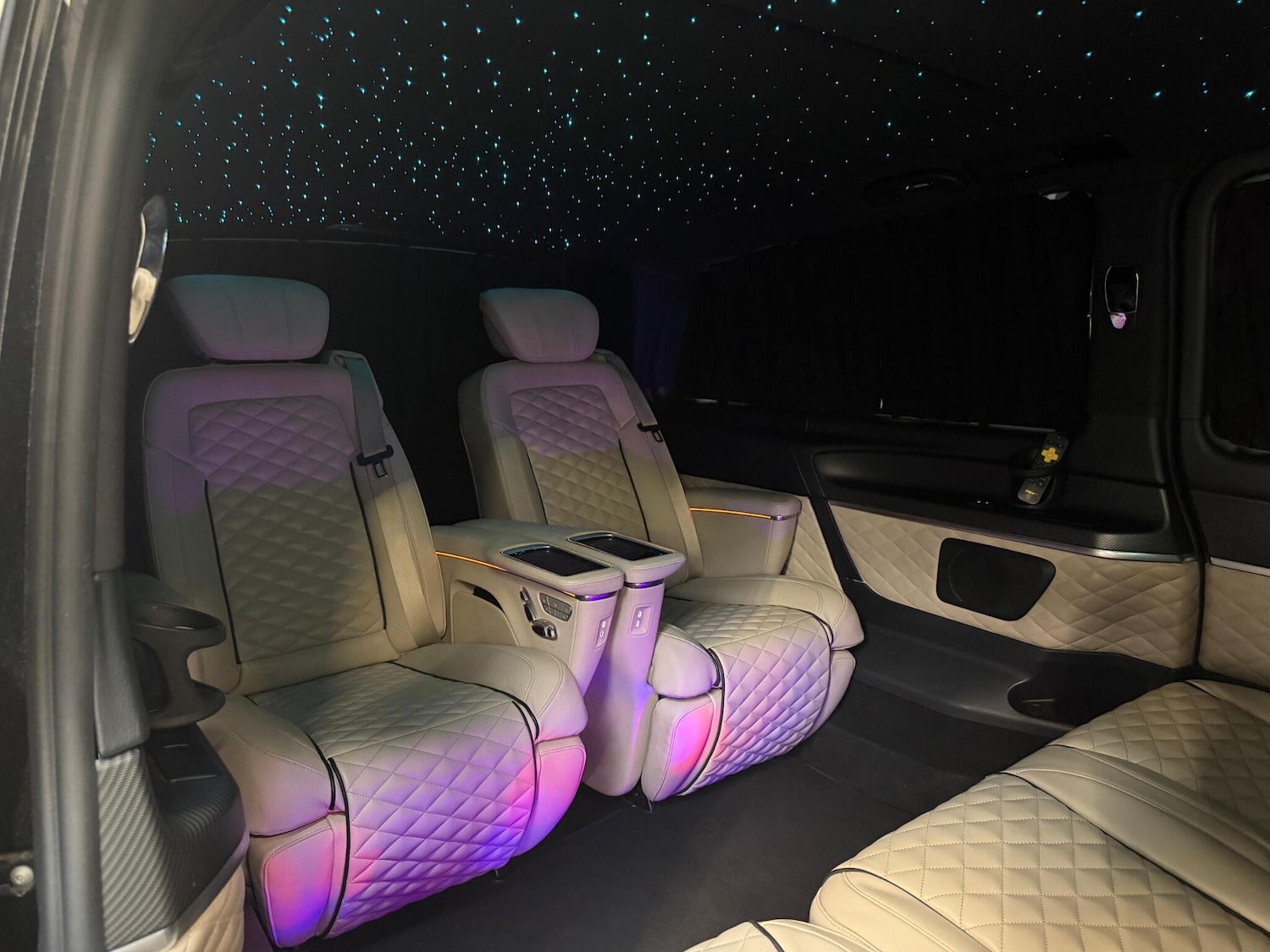 Used Mercedes-Benz V-Class 2017 for sale - 77951740: Photo 2