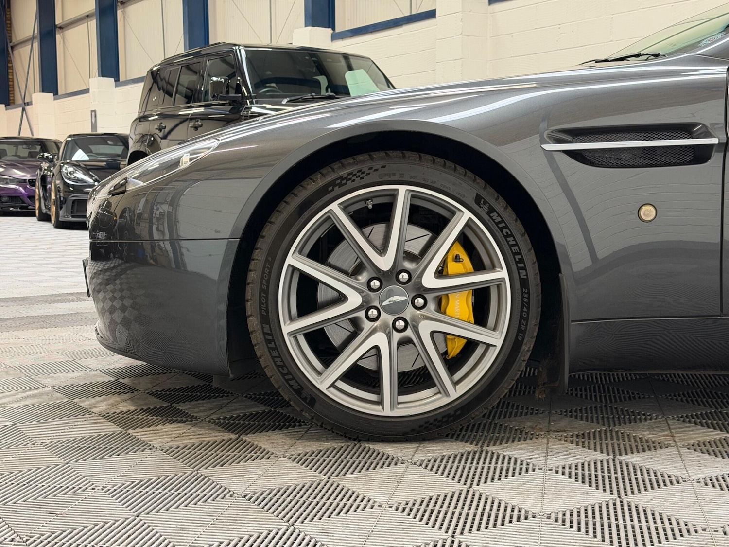 Used Aston Martin Vantage 2009 for sale - 77804975: Photo 19