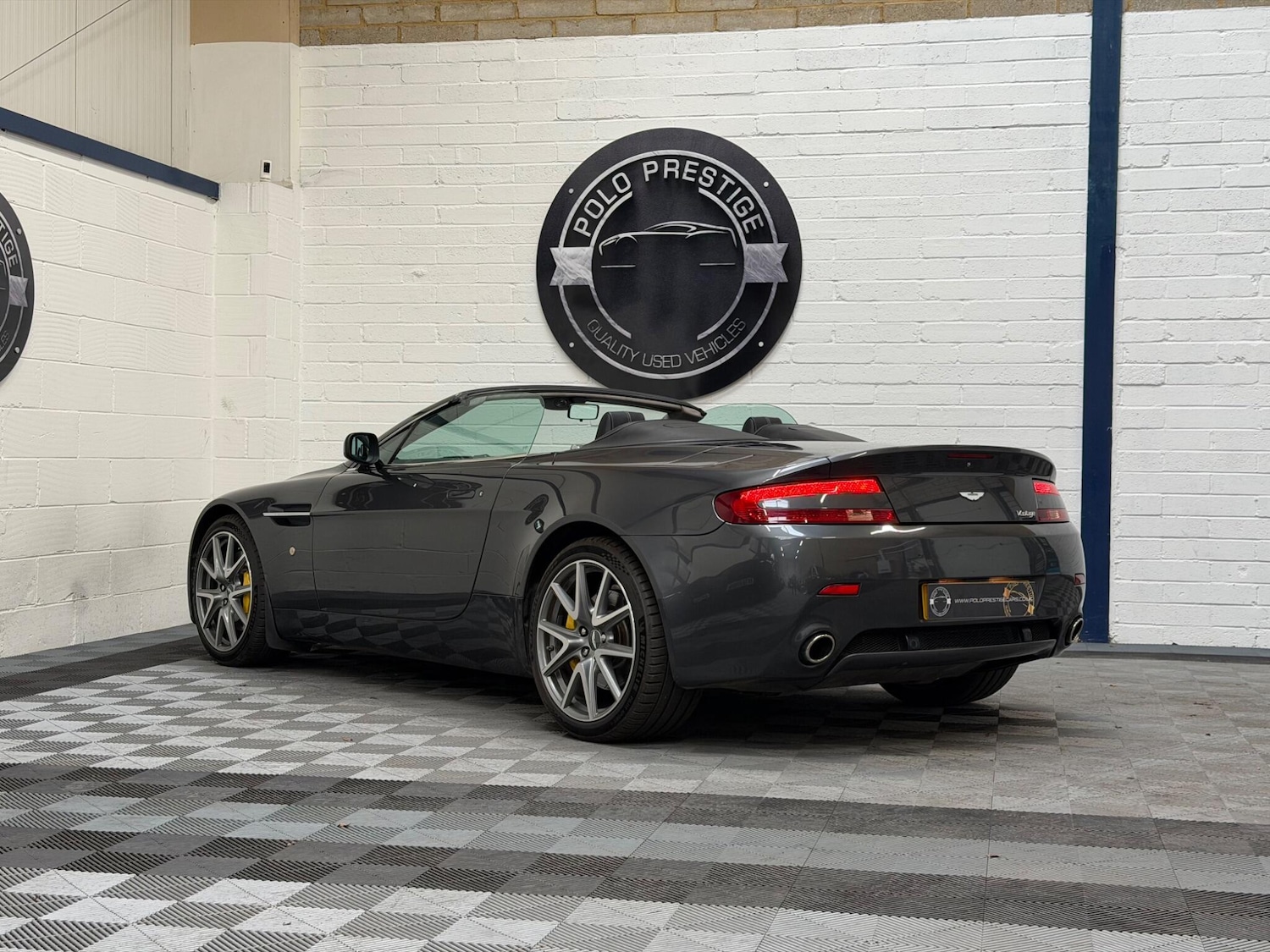 Used Aston Martin Vantage 2009 for sale - 77804975: Photo 2