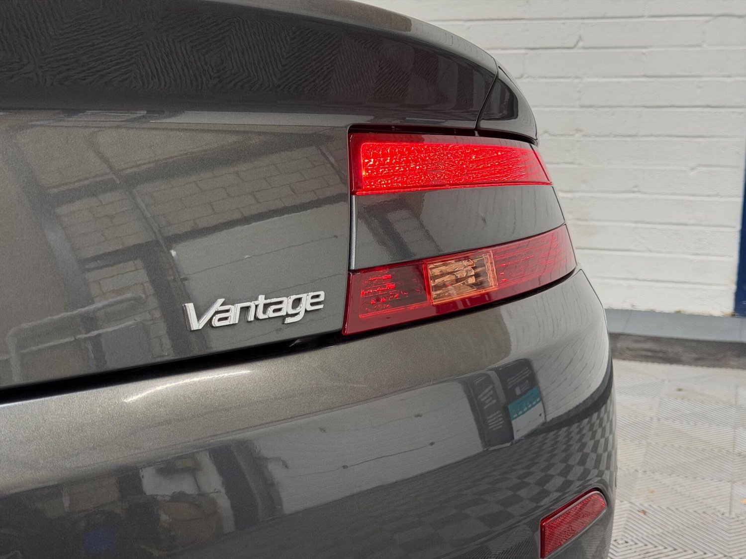 Used Aston Martin Vantage 2009 for sale - 77804975: Photo 22