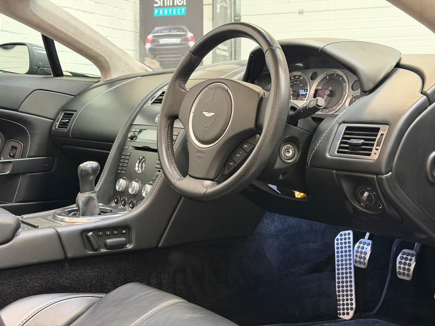 Used Aston Martin Vantage 2009 for sale - 77804975: Photo 3