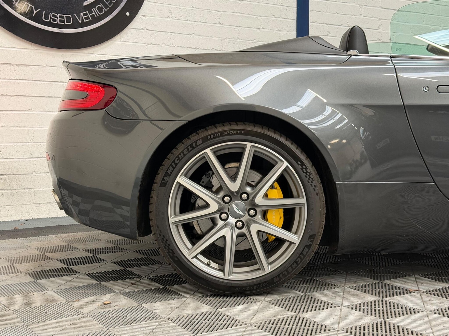 Used Aston Martin Vantage 2009 for sale - 77804975: Photo 9