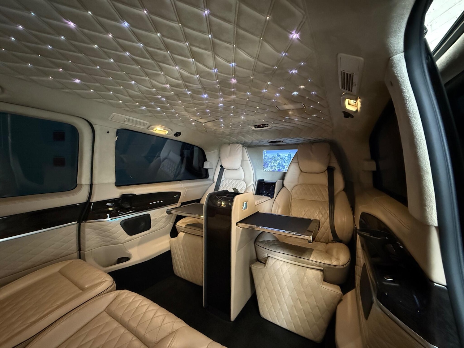 Used Mercedes-Benz V-Class 2017 for sale - 76690928: Photo 1