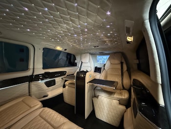 Used Mercedes-Benz V-Class 2017 for sale - 76690928: Photo