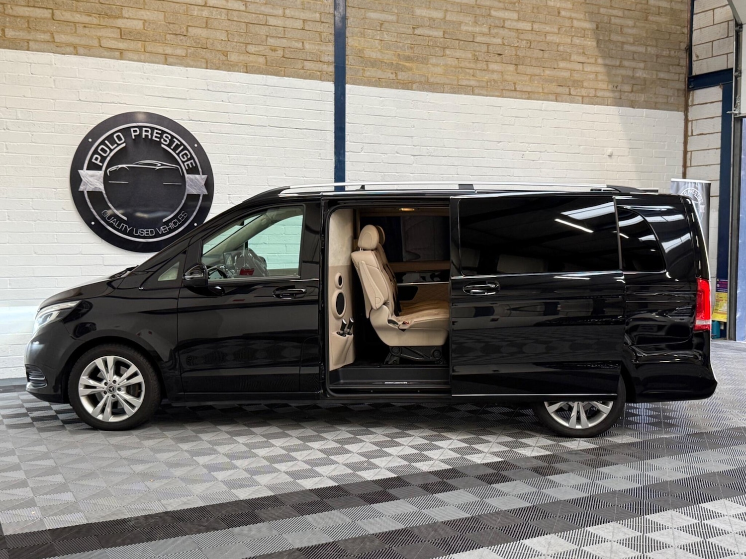 Used Mercedes-Benz V-Class 2017 for sale - 76690928: Photo 24