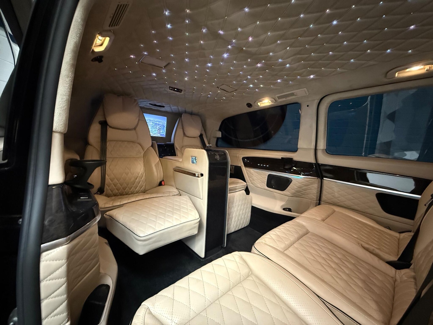 Used Mercedes-Benz V-Class 2017 for sale - 76690928: Photo 29