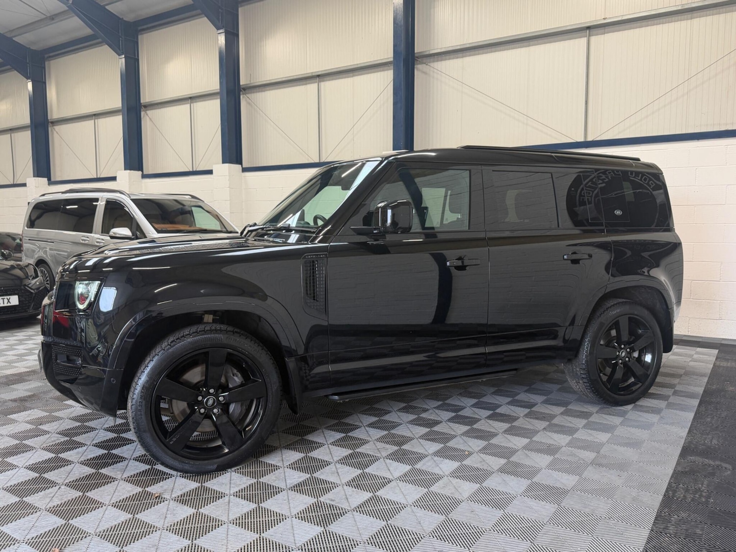 Used Land Rover Defender 110 for sale - 77421224: Photo 12