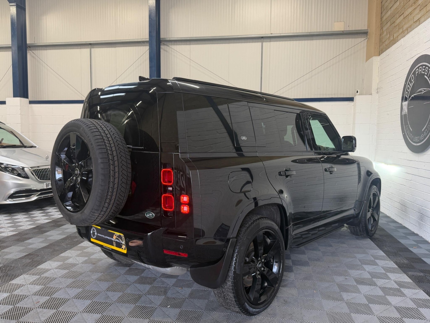 Used Land Rover Defender 110 for sale - 77421224: Photo 16