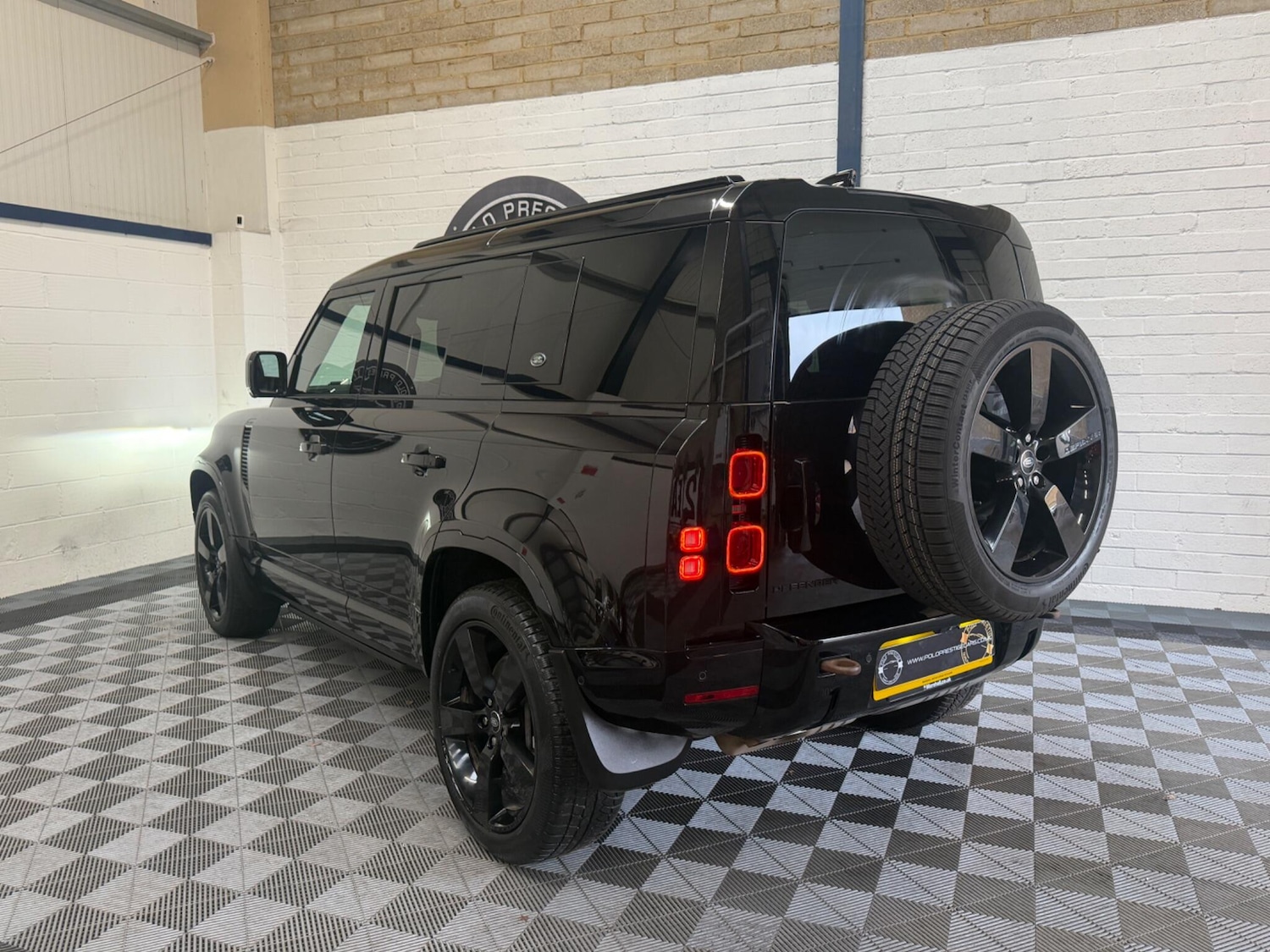 Used Land Rover Defender 110 for sale - 77421224: Photo 2