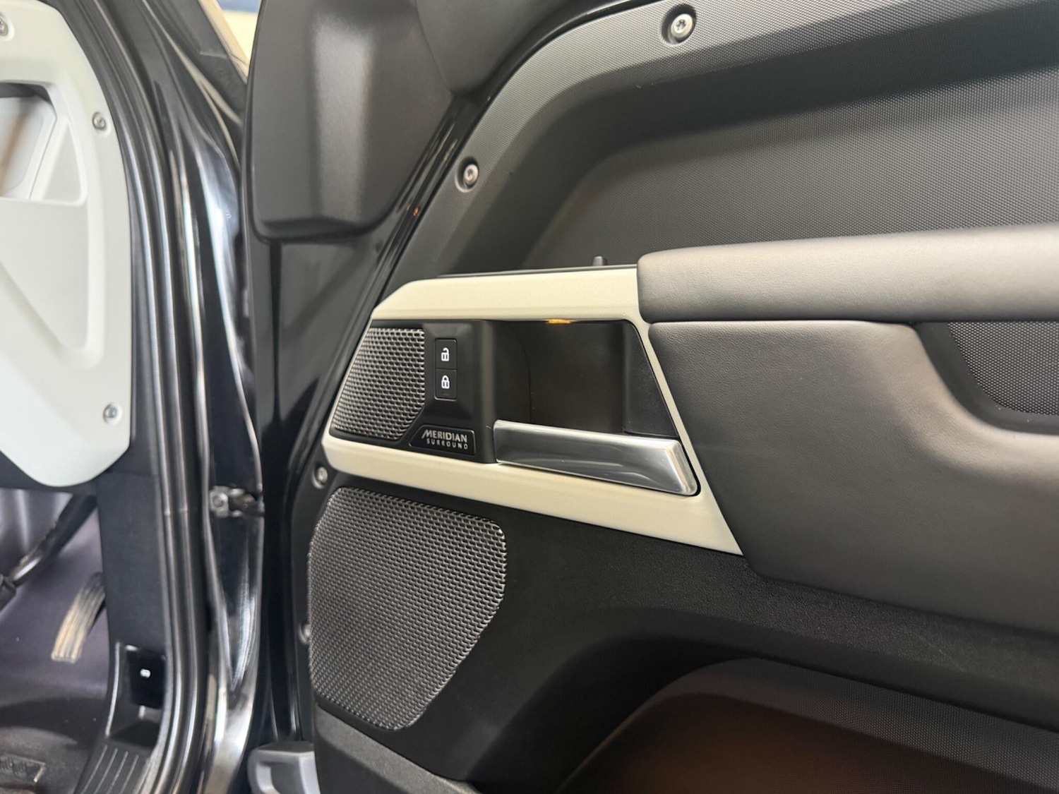 Used Land Rover Defender 110 for sale - 77421224: Photo 22