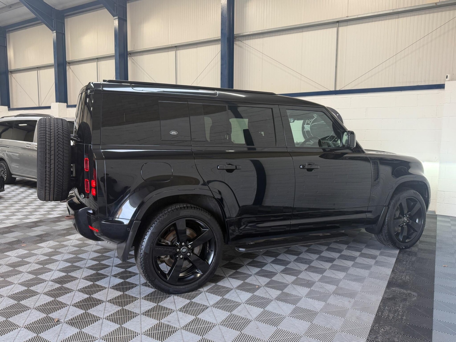 Used Land Rover Defender 110 for sale - 77421224: Photo 26