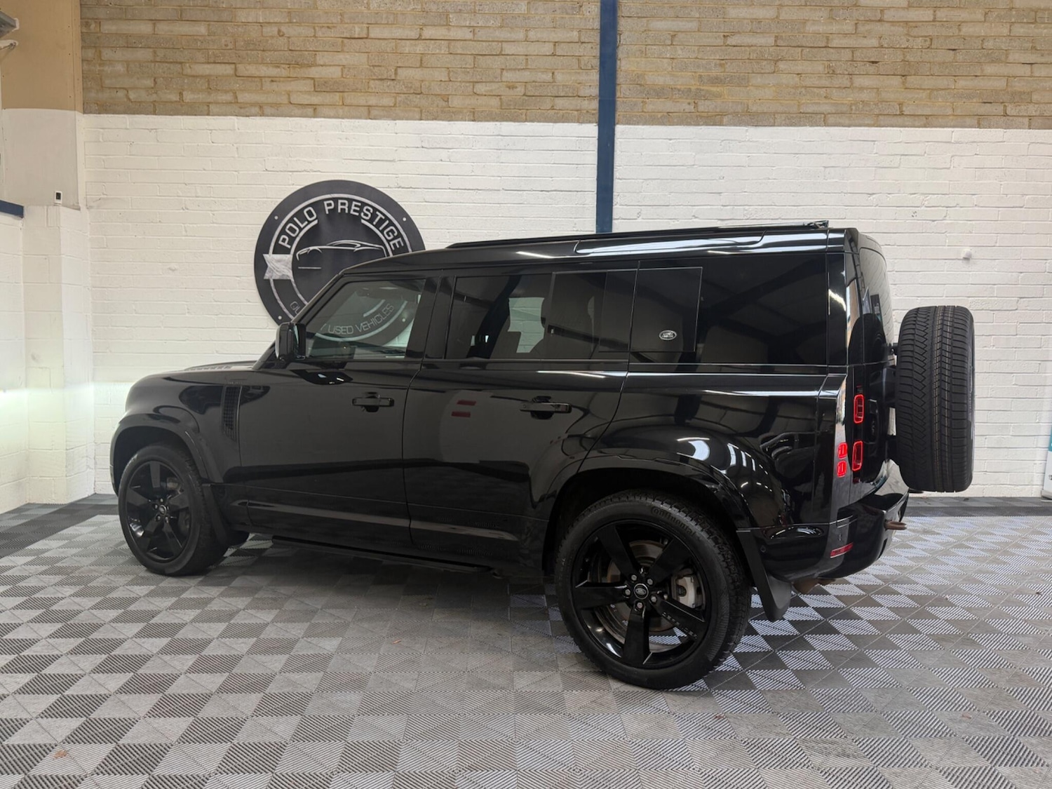 Used Land Rover Defender 110 for sale - 77421224: Photo 28