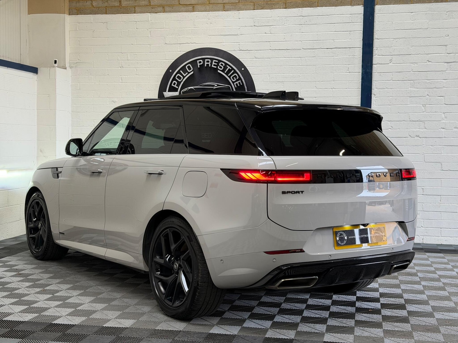 Used Land Rover Range Rover Sport 2024 for sale - 77901854: Photo 2