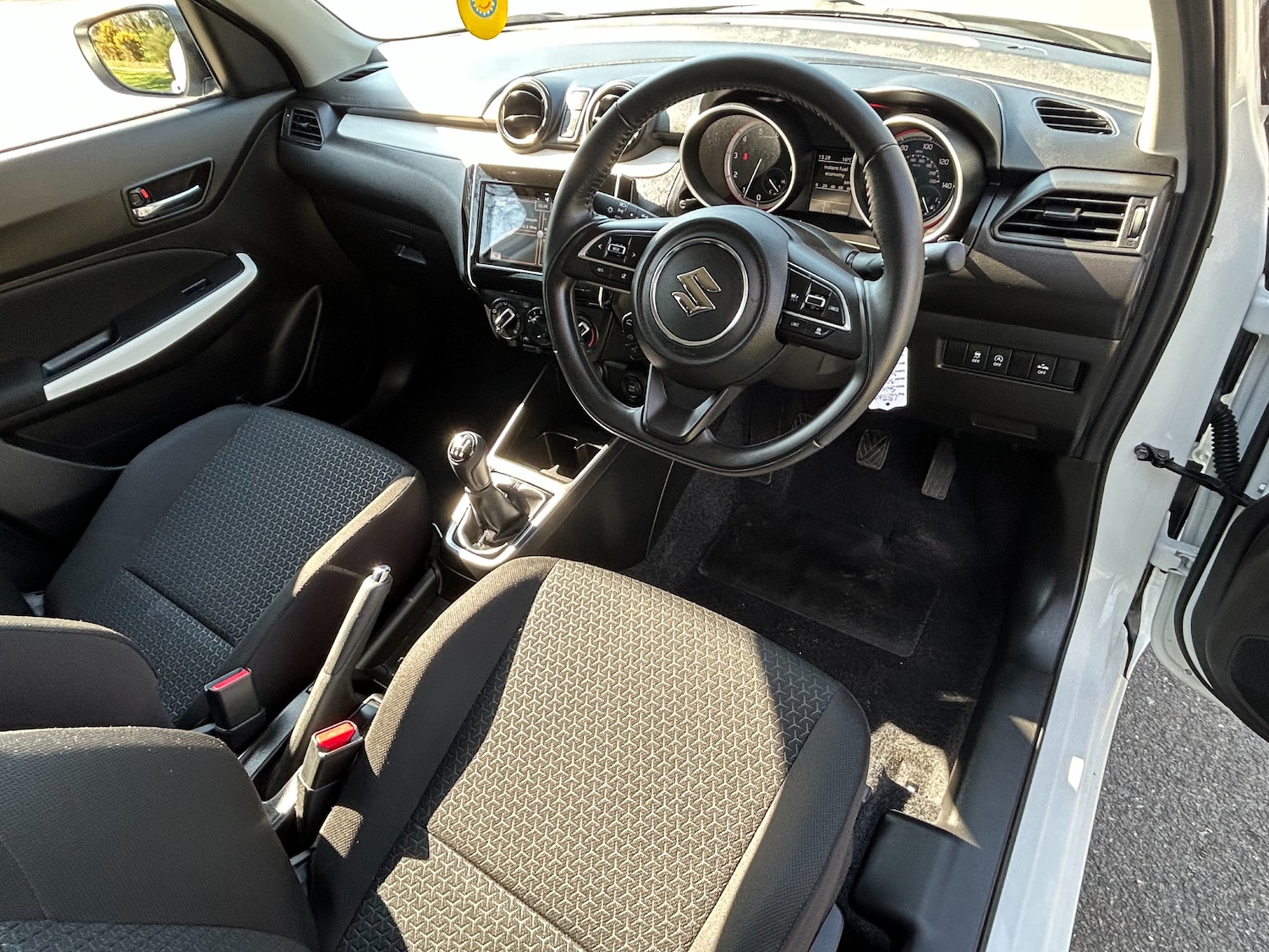 Used Suzuki Swift 2023 for sale - 77951711: Photo 2