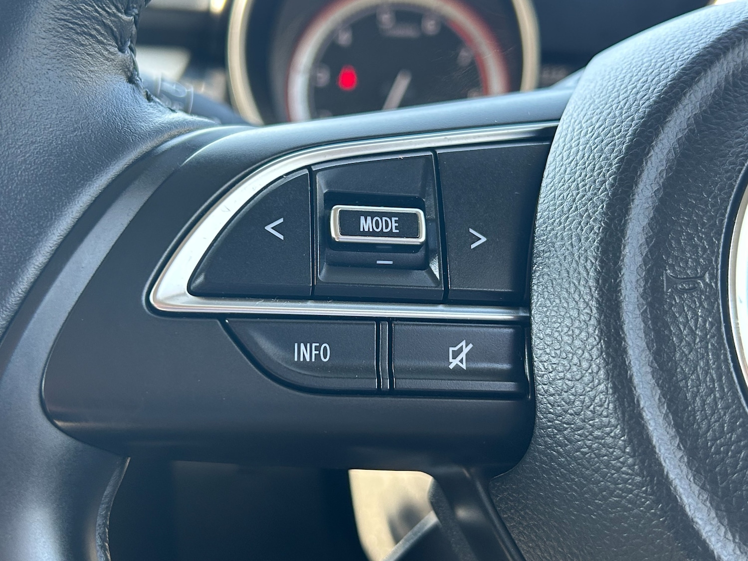 Used Suzuki Swift 2023 for sale - 77951711: Photo 37