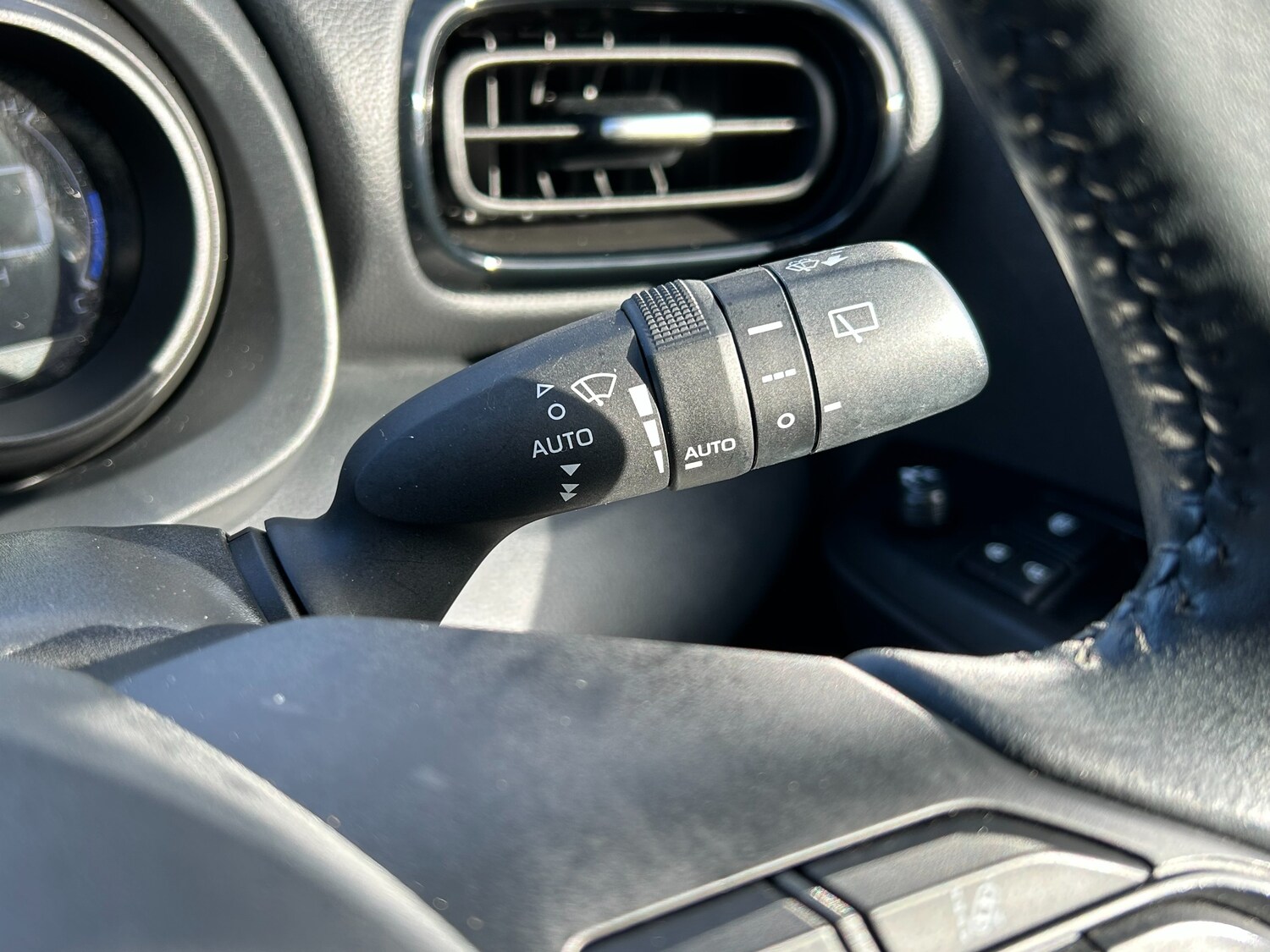 Used Toyota Yaris 2022 for sale - 77479989: Photo 41