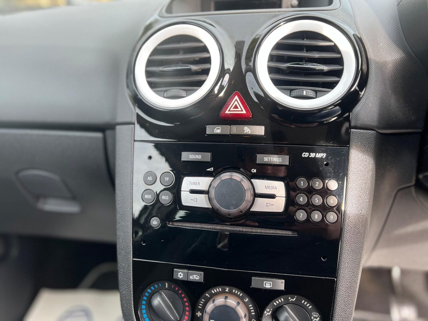 Used Vauxhall Corsa 2013 for sale - 77431136: Photo 31