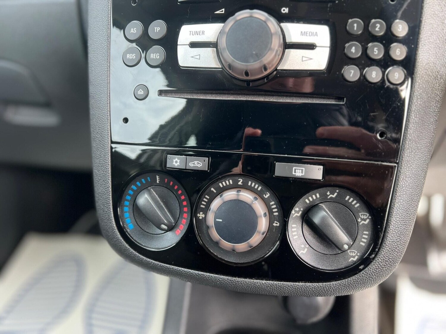 Used Vauxhall Corsa 2013 for sale - 77431136: Photo 32