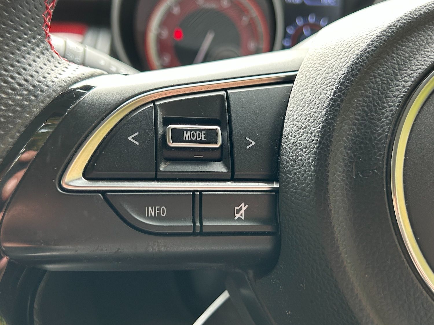 Used Suzuki Swift 2022 for sale - 76946032: Photo 41