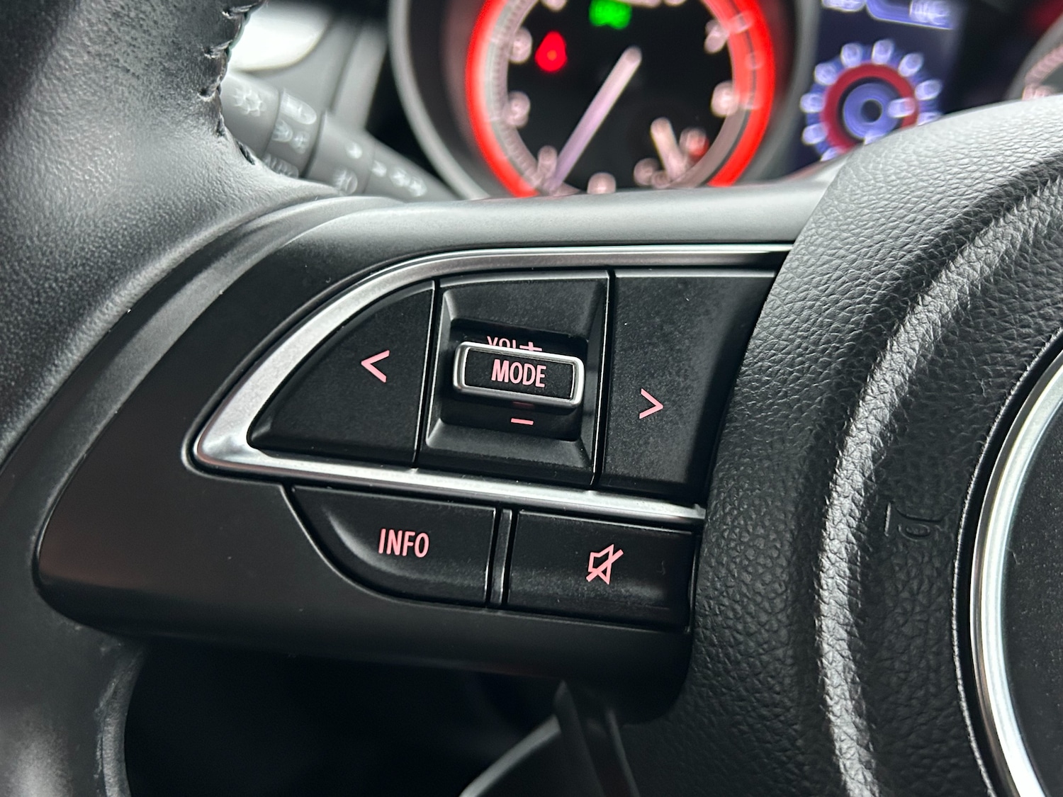 Used Suzuki Swift 2021 for sale - 76949843: Photo 40