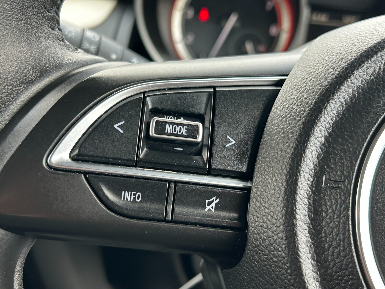 Used Suzuki Swift 2023 for sale - 77436304: Photo 37