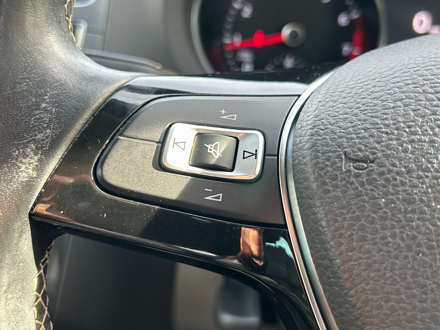 Used Volkswagen Polo 2015 for sale - 77966585: Photo 37