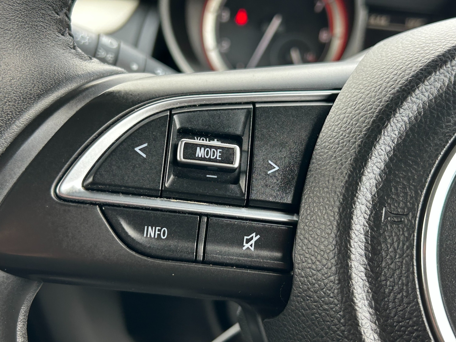 Used Suzuki Swift 2023 for sale - 77484872: Photo 37