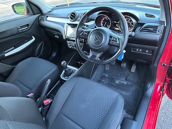 Used Suzuki Swift 2023 for sale - 77498077: Photo