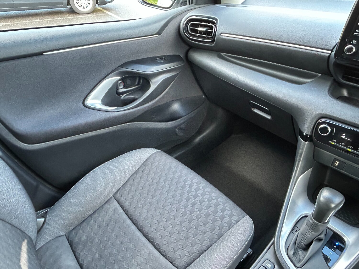 Used Toyota Yaris 2022 for sale - 77484875: Photo 53