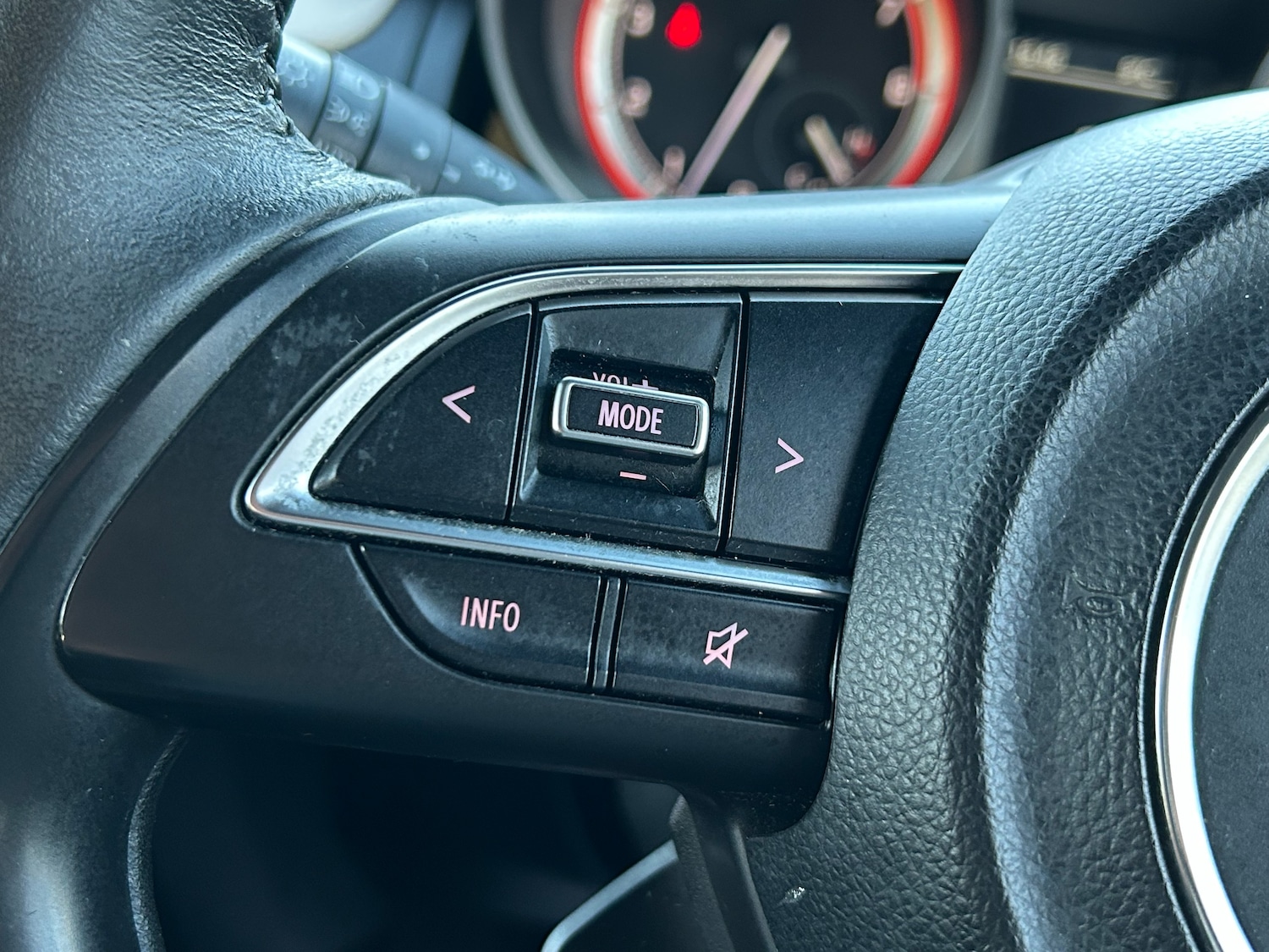 Used Suzuki Swift 2023 for sale - 77226157: Photo 40