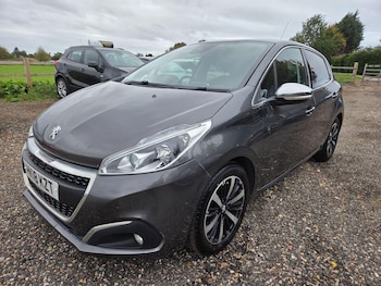 Used Peugeot 208 2018 for sale - 76305304: Photo
