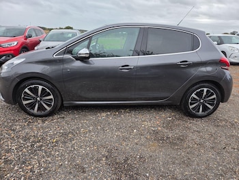 Used Peugeot 208 2018 for sale - 76305304: Photo