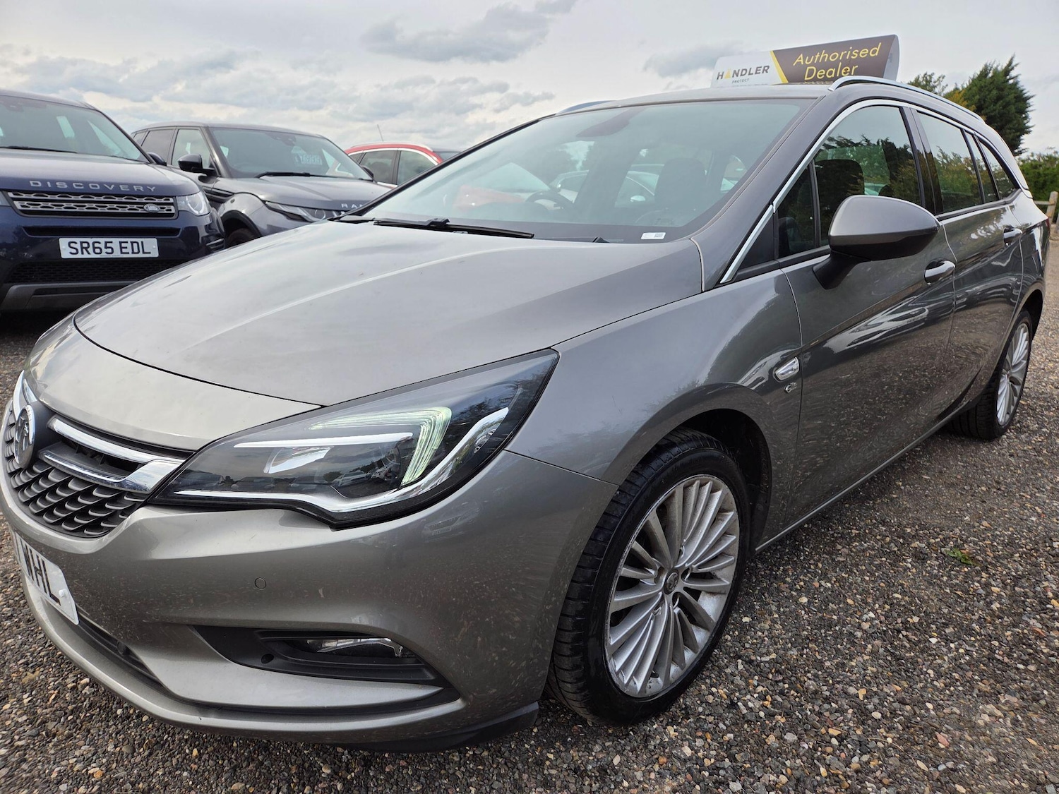 Used Vauxhall Astra 2017 for sale - 76500697: Photo 2