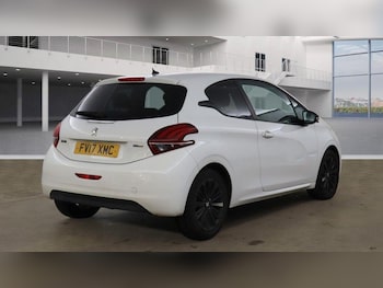 Used Peugeot 208 2017 for sale - 76648111: Photo