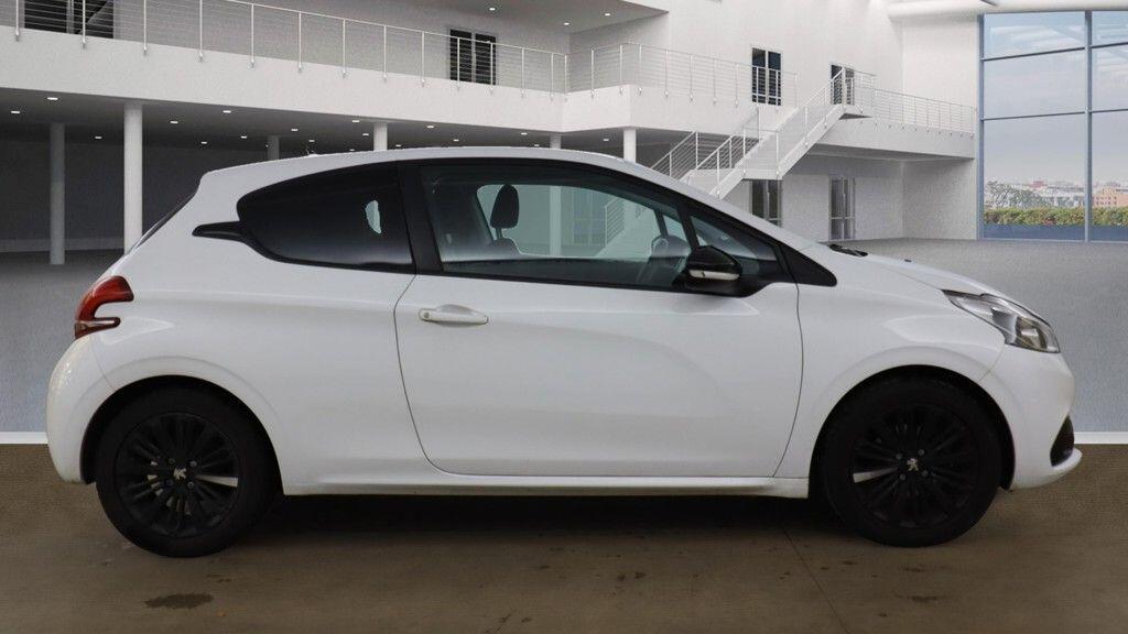 Used Peugeot 208 2017 for sale - 76648111: Photo 5