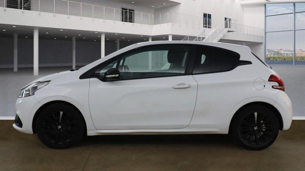 Used Peugeot 208 2017 for sale - 76648111: Photo 6