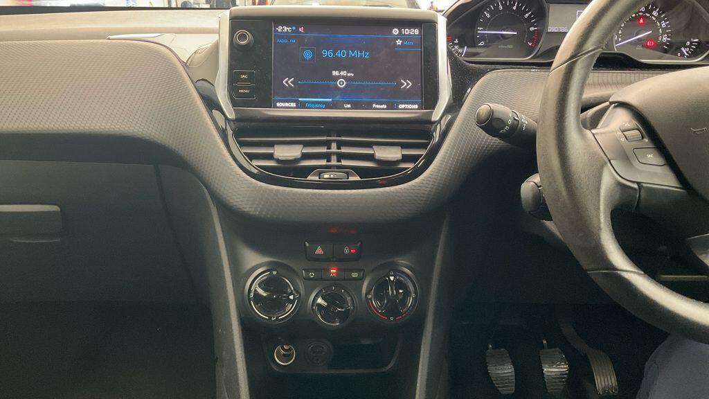 Used Peugeot 208 2017 for sale - 76648111: Photo 9