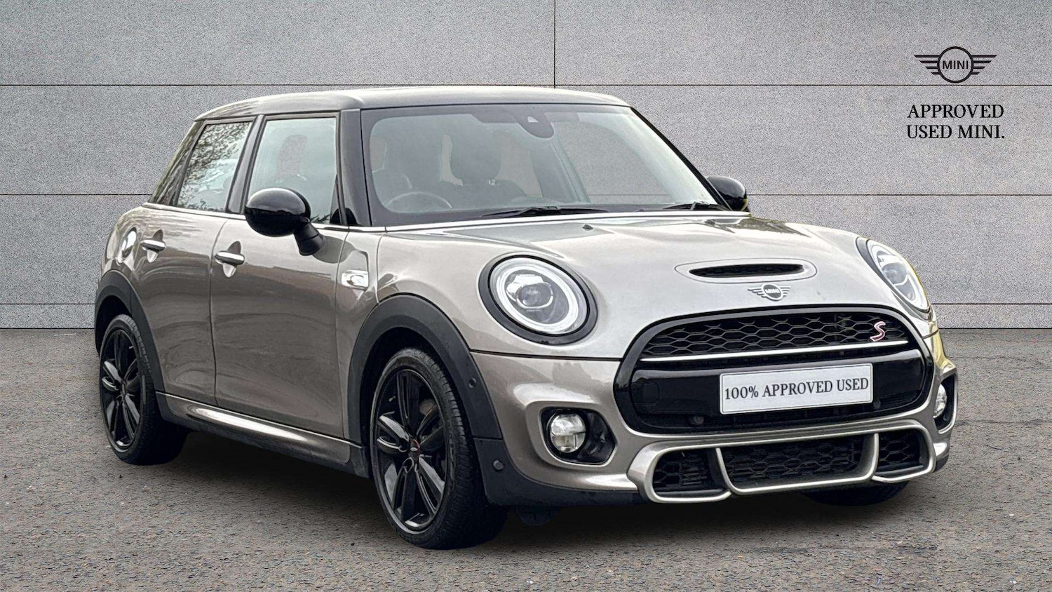 Used MINI Hatch 2019 for sale - 76435737: Photo 1